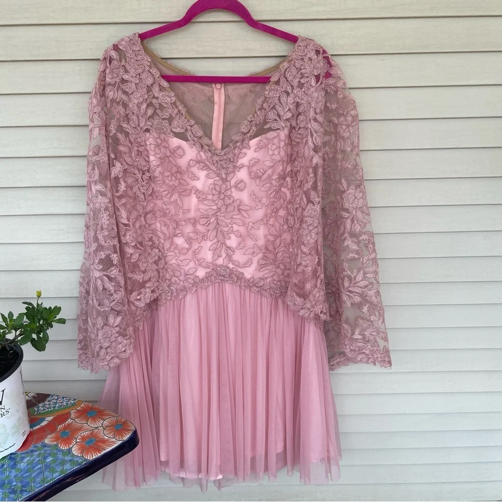 TADASHI SHOJI Embroidered Lace Cape Dress in Rose Quartz (Altered) - Picture 6 of 11